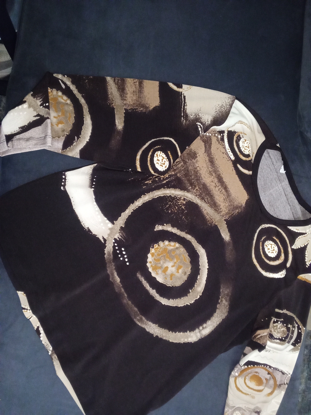 Source Unknown Black, White & Gold Abstract Circle Print Blouse